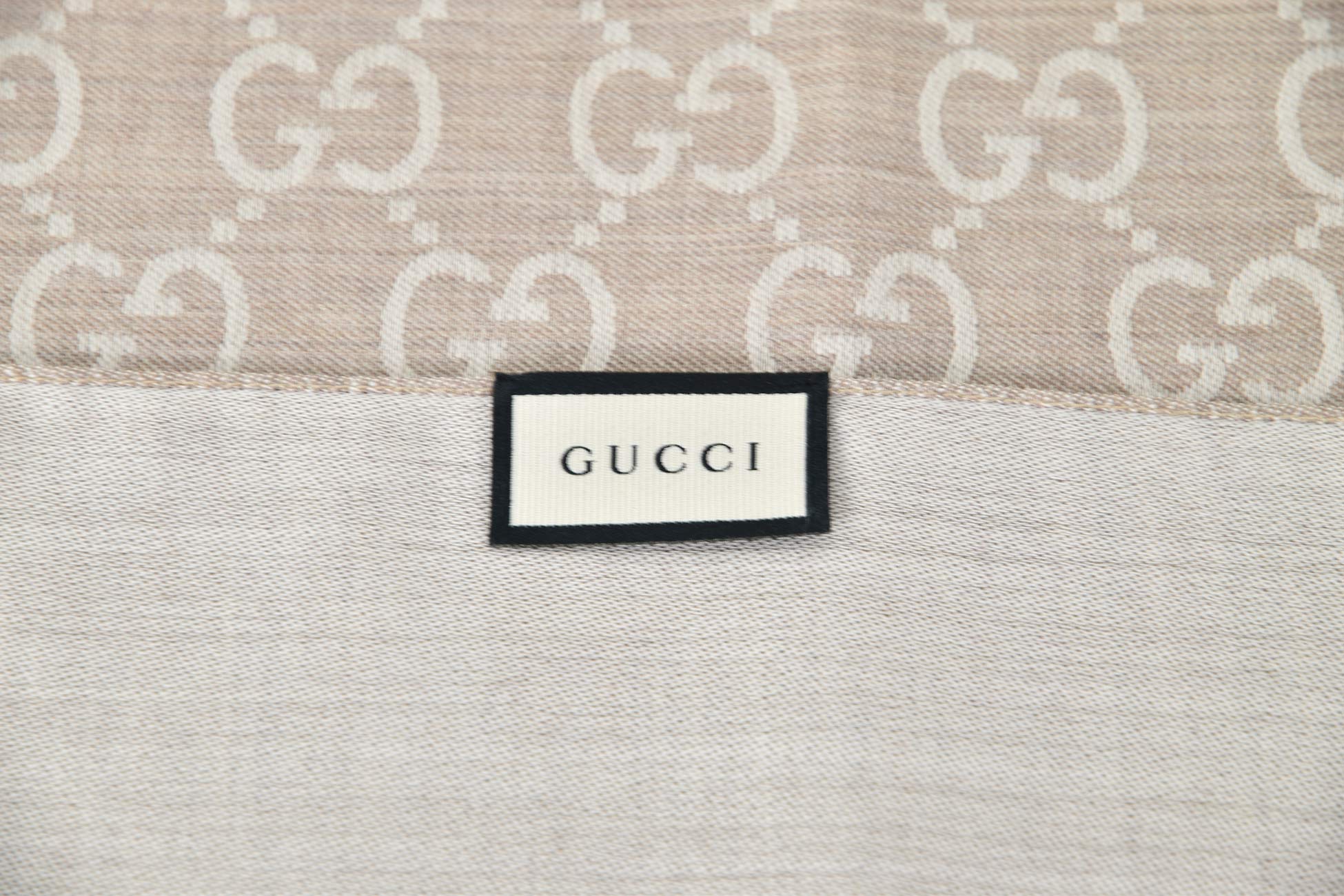 Gucci Scialle Unisex Beige e Bianco Logato Lana e Seta Mod. 165904 3G646 9500